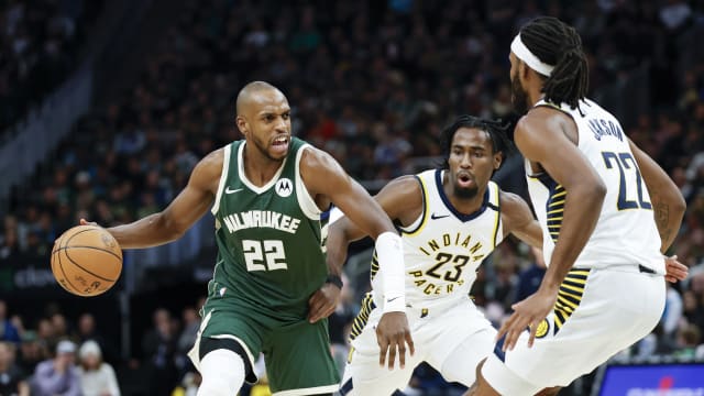 Milwaukee Bucks forward Khris Middleton (22) drives to the basket against Indiana Pacers forward Isaiah Jackson (22)